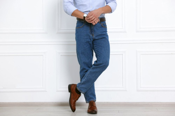 Modne koszule męskie do jeansów – fundament casualowego i smart casualowego stylu
